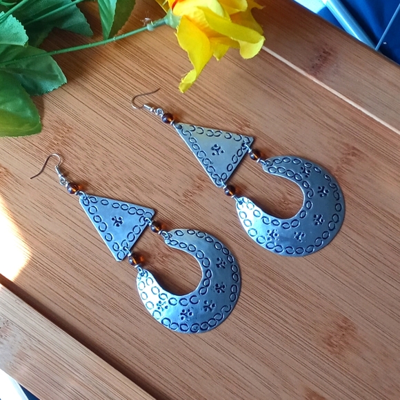 COPY - 1PR Beautiful African Metal and Bead Earrings Set - Picture 6 of 9